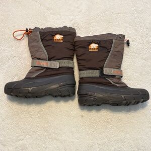 Sorel Women’s size 6 Lined Snow/All Weather Boots in very good condition!